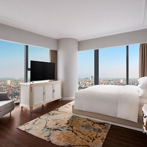 Executive King Suite Skyline View